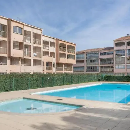 Beautiful 1-Bed Apartment In Sainte-Maxime 아파트 *